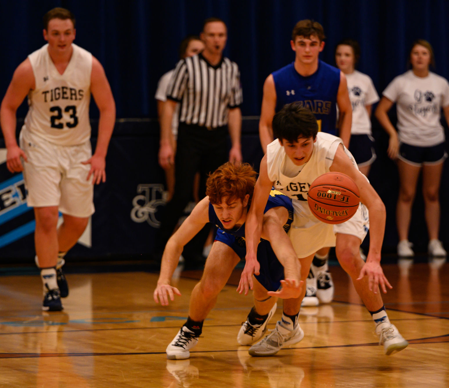 BoysBasketballvsAva(87of154)-Copy.jpg